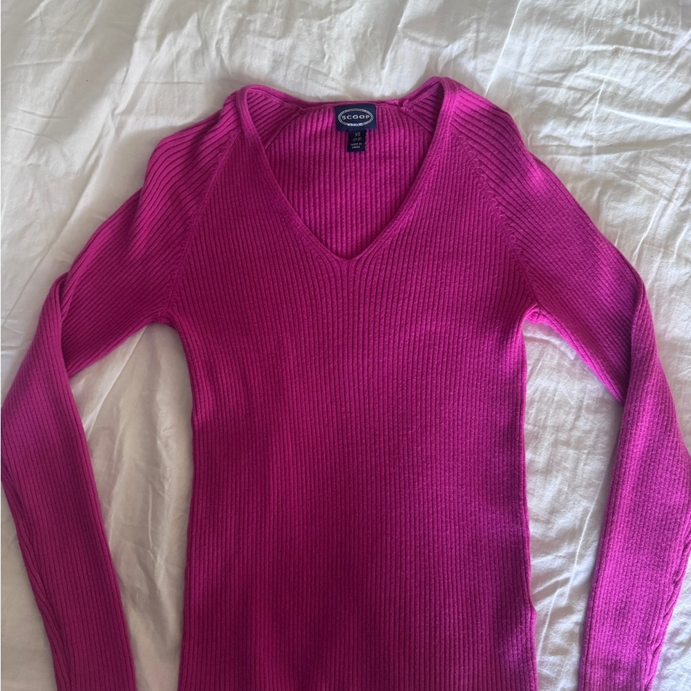 Scoop brand, V-Neck, ribbed and very soft,
 fitted top.Womens XS in bright pink.
